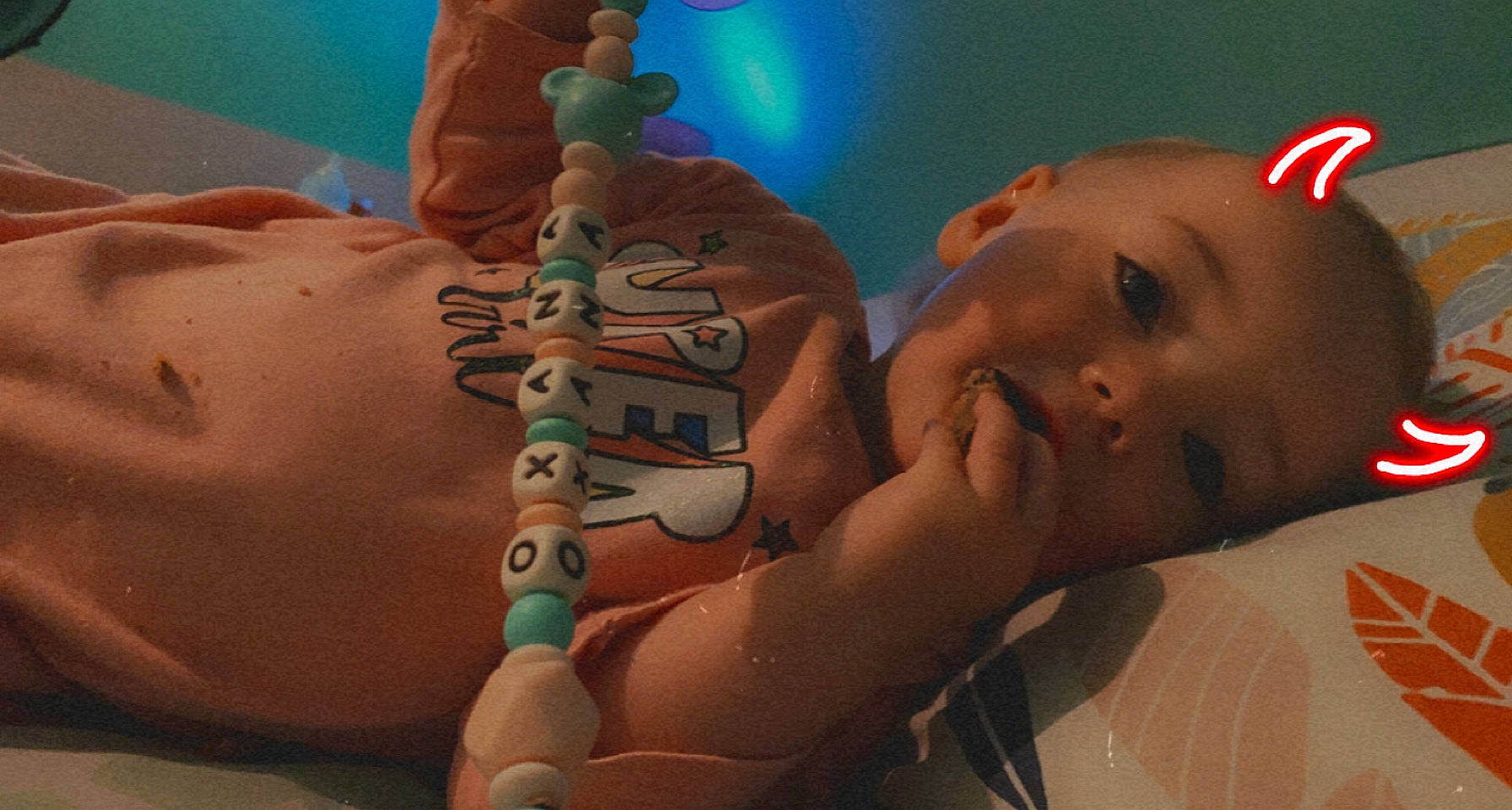 Oxana participe au concours pour gagner de l'argent avec cette photo : abdomen, arm, chest, elbow, finger, gesture, hairstyle, happy, human, human_body, leisure, mouth, muscle, neck, person, skin, smile, tableware, temporary_tattoo, toddler