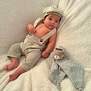 Kenzo a rejoint le concours — aidez-le/la à gagner de superbes lots ! baby, bed, bedroom, blanket, clothing, face, furniture, happy, hat, head, homedecor, jeans, newborn, pants, person, photography, portrait, quilt, sleeping, smile