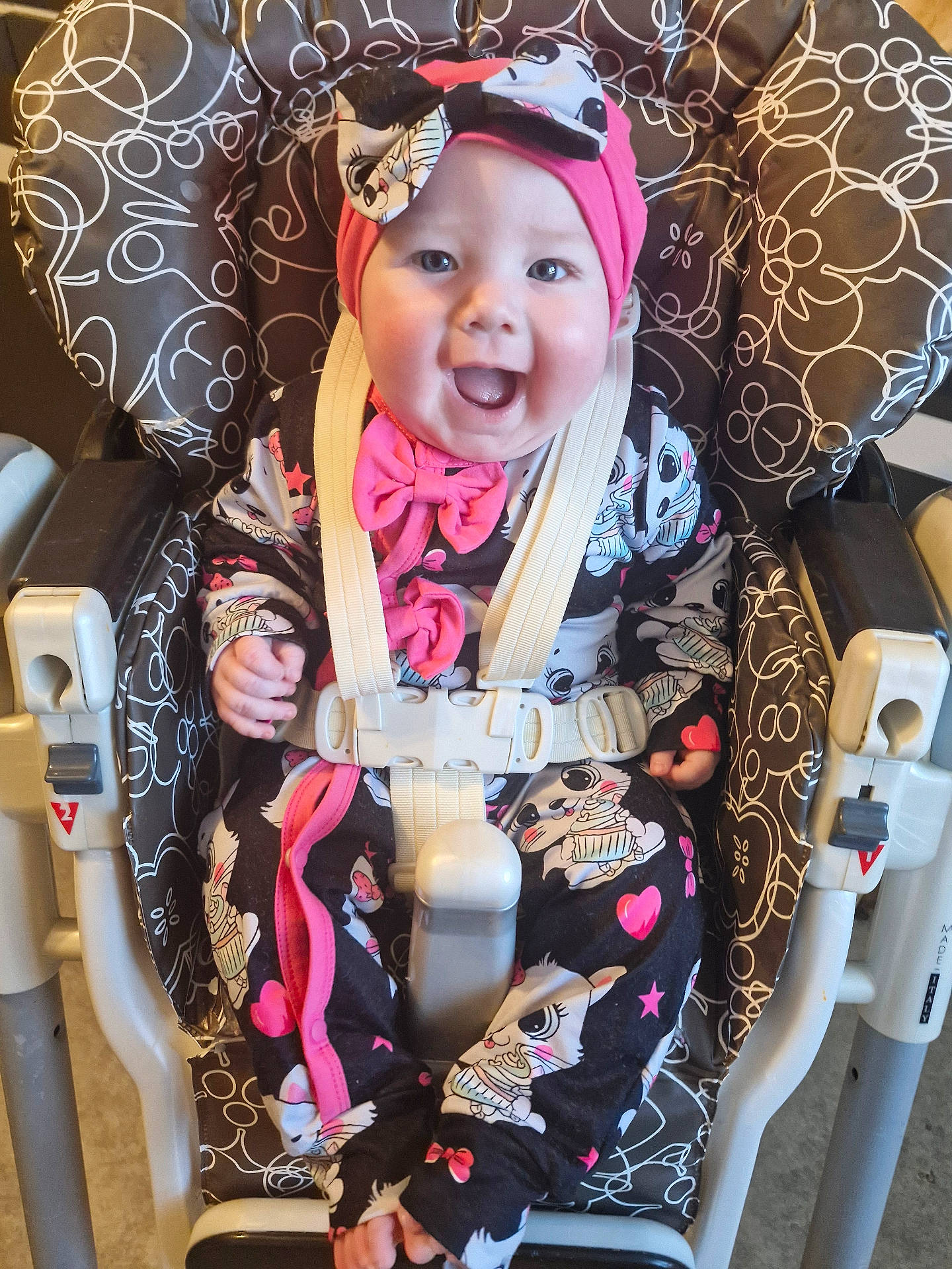 Maynna participe au concours pour gagner de l'argent avec cette photo : accessories, baby, chair, clothing, coat, costume, cushion, cutlery, face, formalwear, furniture, happy, hat, head, homedecor, jacket, person, photography, portrait, tie