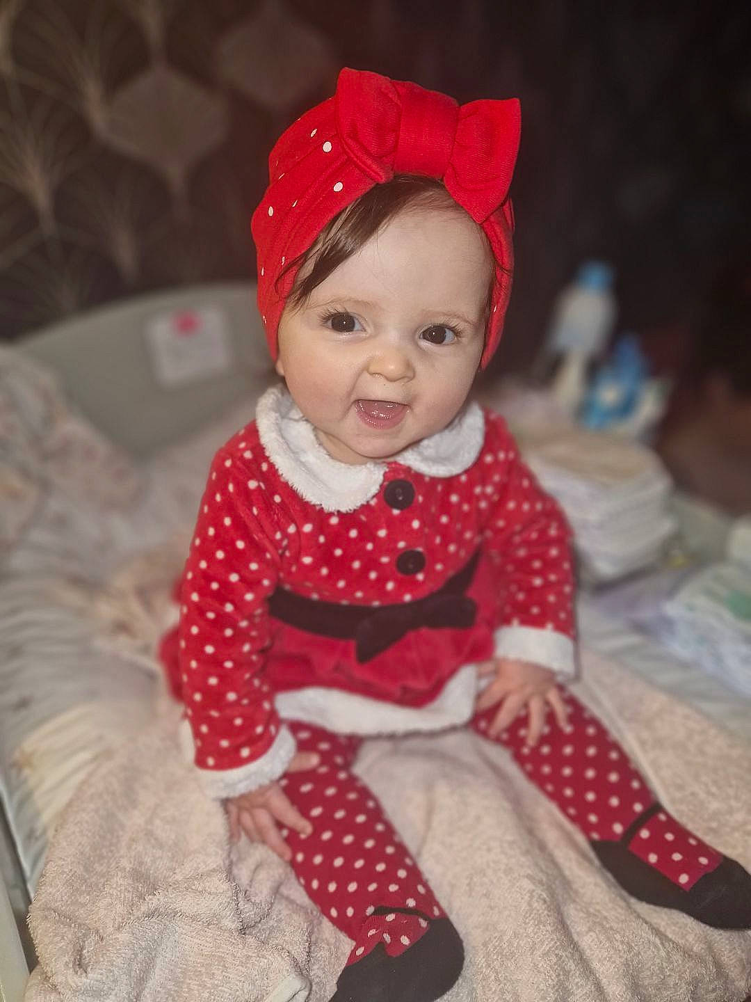 Lila-rose participe au concours pour gagner de l'argent avec cette photo : baby, baby_toddler_clothing, carmine, child, costume, costume_hat, dress, event, fashion_accessory, fun, happy, headgear, pattern, person, pink, red, sitting, sleeve, smile, toddler