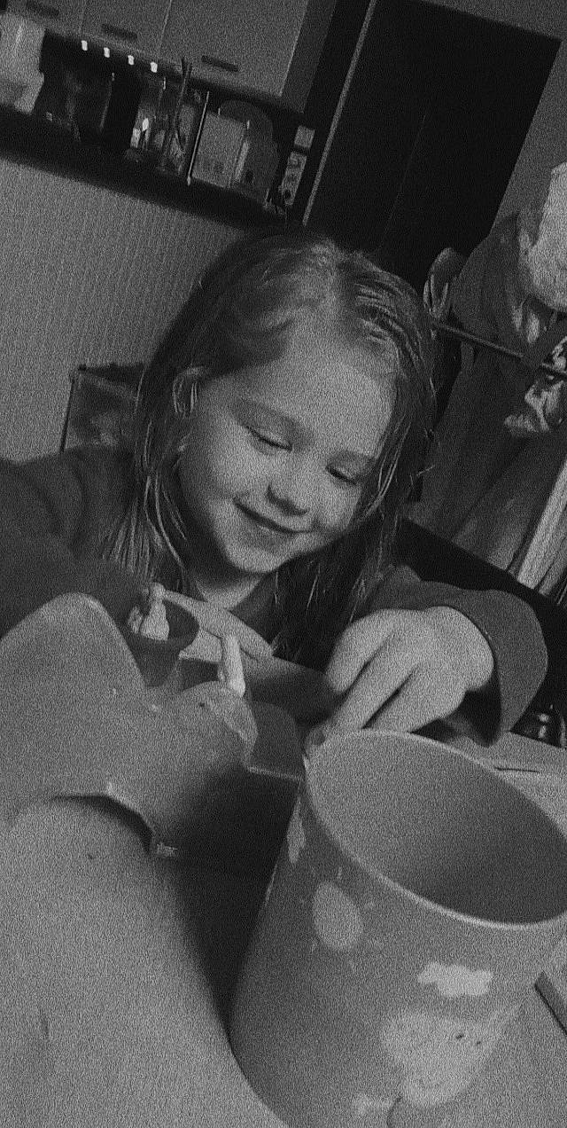 Athéna a rejoint le concours — aidez-le/la à gagner de superbes lots ! automotive_wheel_system, black_and_white, chair, child, circle, comfort, flash_photography, fun, happy, iris, joy, monochrome, monochrome_photography, mouth, person, portrait_photography, room, sitting, smile, style