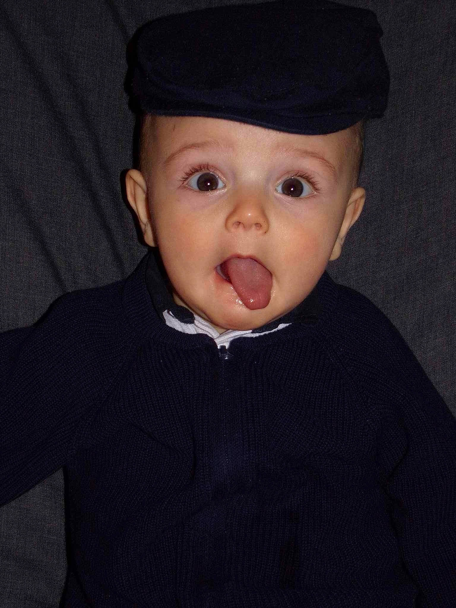 Matheo participe au concours pour gagner de l'argent avec cette photo : baby, baby_toddler_clothing, cap, cheek, child, collar, costume_accessory, costume_hat, dress_shirt, electric_blue, fashion_accessory, happy, hat, headwear, lip, outerwear, pattern, person, portrait_photography, sleeve