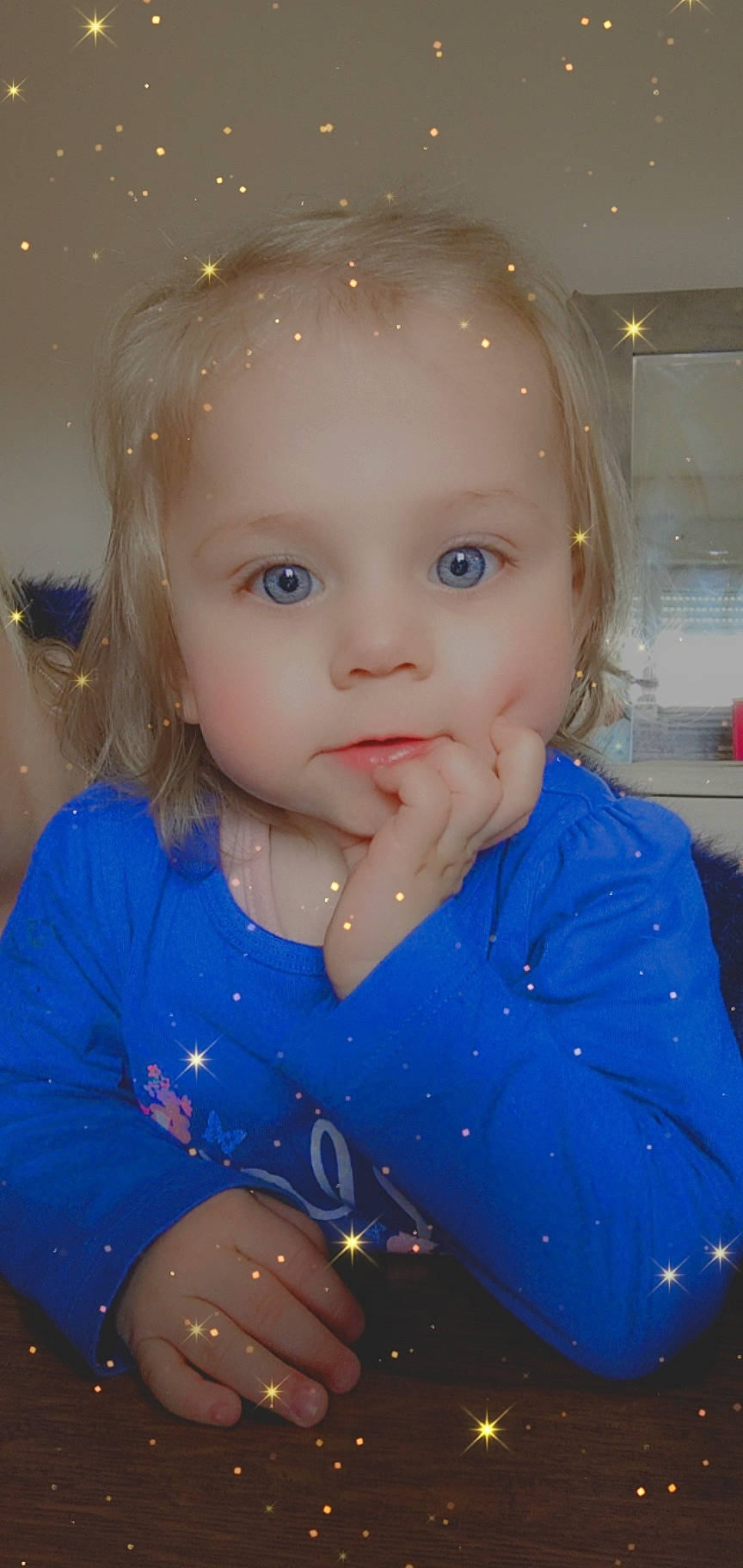 Louna a rejoint le concours — aidez-le/la à gagner de superbes lots ! baby, baby_toddler_clothing, blond, cheek, child, chin, ear, electric_blue, eyebrow, eyelash, fun, happy, human_body, iris, lip, mouth, nose, person, skin, sleeve