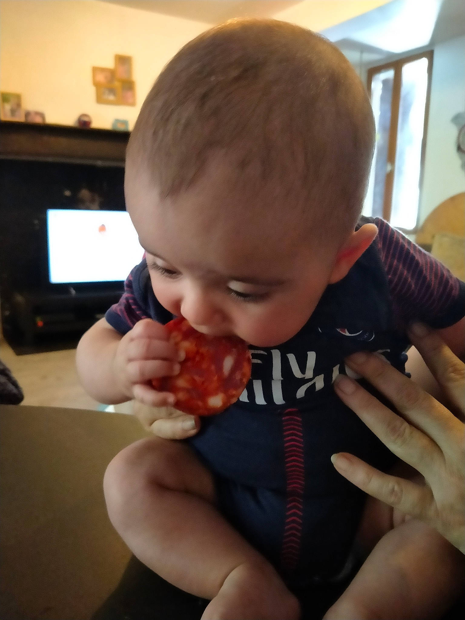 Lilya participe au concours pour gagner de l'argent avec cette photo : arm, baby, cheek, child, ear, eating, face, finger, food, hand, head, mouth, muscle, nose, person, thumb, toddler