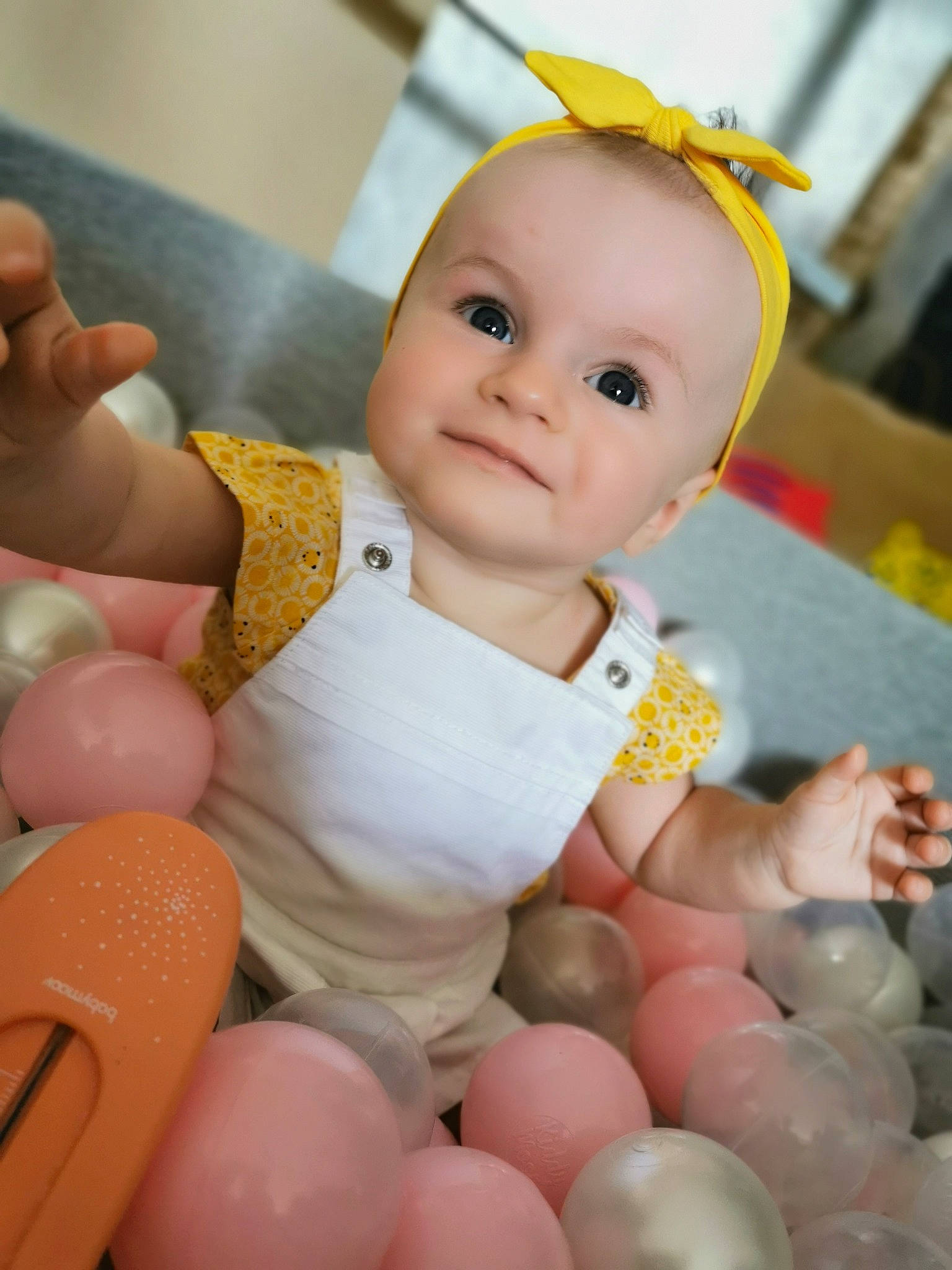 Elwannah participe au concours pour gagner de l'argent avec cette photo : baby, cheek, child, doll, head, joy, person, skin, smile, toddler, toy, yellow
