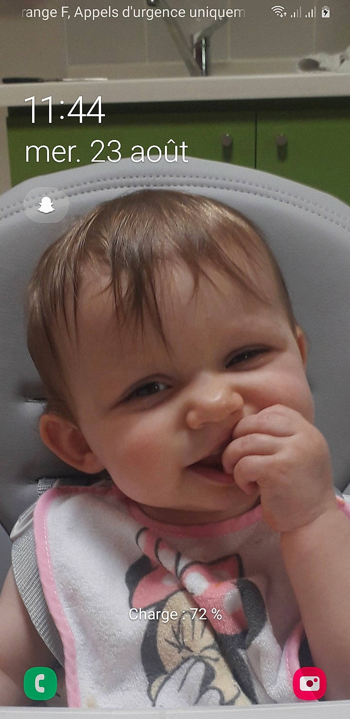 Lina a rejoint le concours — aidez-le/la à gagner de superbes lots ! baby, cheek, ear, eye, eyebrow, eyelash, finger, forehead, gesture, hairstyle, happy, head, iris, lip, mouth, neck, nose, person, skin, smile