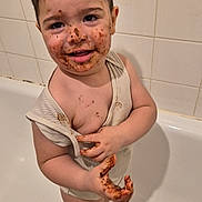 Adnan participe au concours pour gagner de l'argent avec cette photo : child, toddler, chocolate, messy, bathtub, bathroom, tile_wall, smile, face, hands, skin, standing, onesie, happy, cute, hair, eyes, feet, playful, portrait