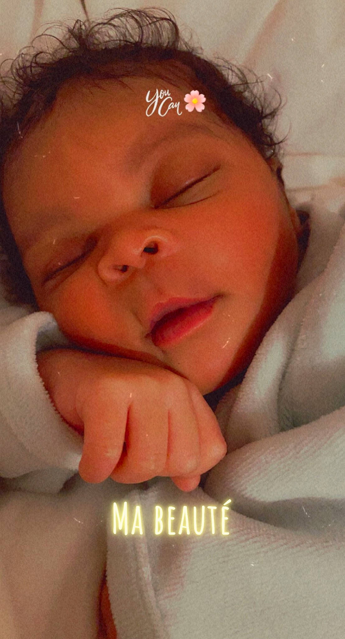 Angela a rejoint le concours — aidez-le/la à gagner de superbes lots ! baby, cheek, chin, comfort, eyebrow, eyelash, face, finger, forehead, gesture, hand, happy, lip, mouth, nail, nose, person, skin, smile, thumb