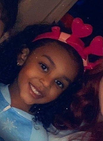 Khari is registered to the contest to win money with this photo: cheek, child, chin, eye, eyebrow, facial_expression, forehead, fun, hairstyle, happy, iris, joy, lip, mammal, mouth, nose, organ, person, photograph, red