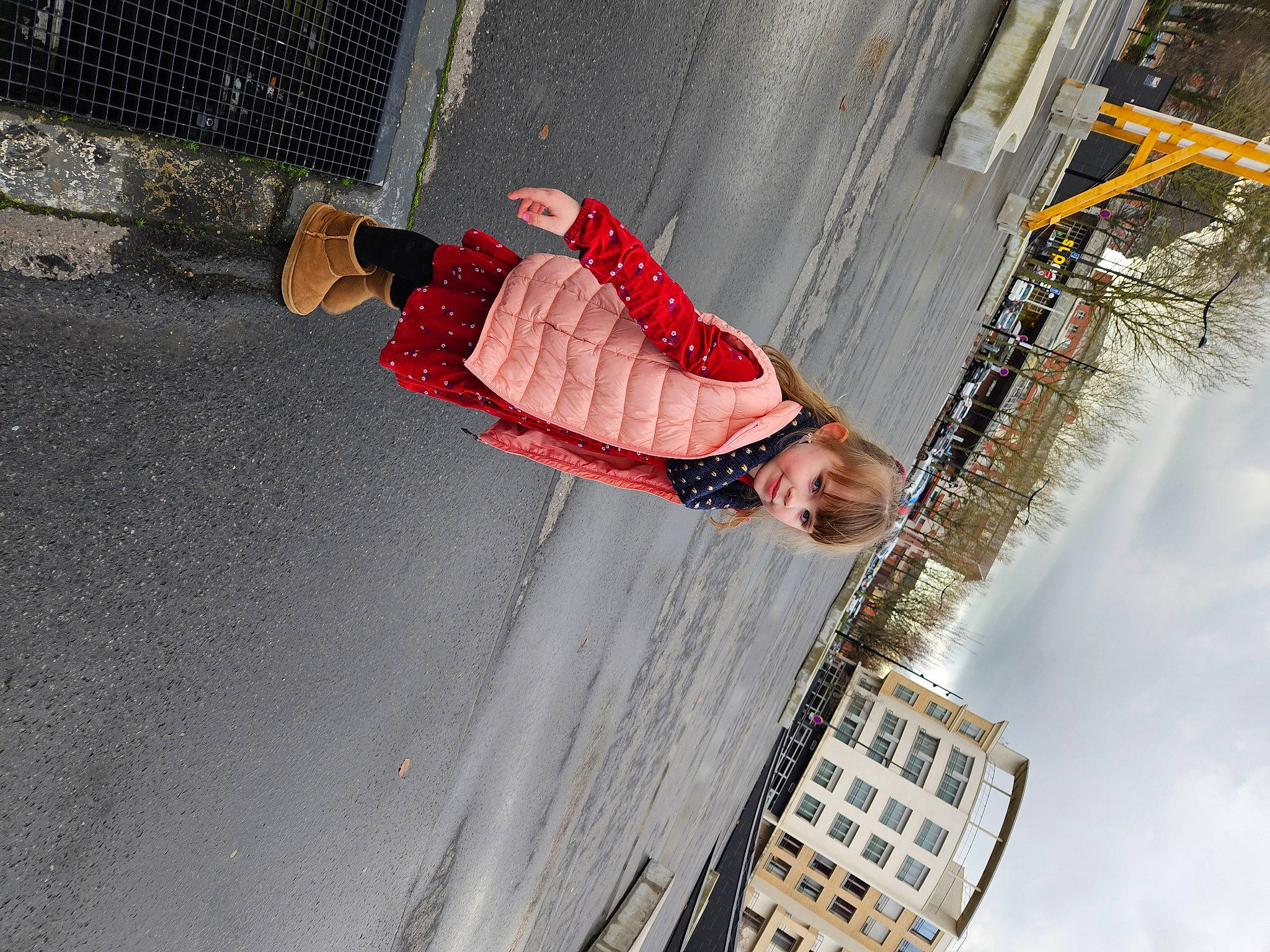 Emma participe au concours pour gagner de l'argent avec cette photo : asphalt, building, cloud, concrete, facade, fun, joy, leisure, line, pattern, person, reflection, road_surface, sidewalk, sky, tints_and_shades, tire, tree, urban_design, water