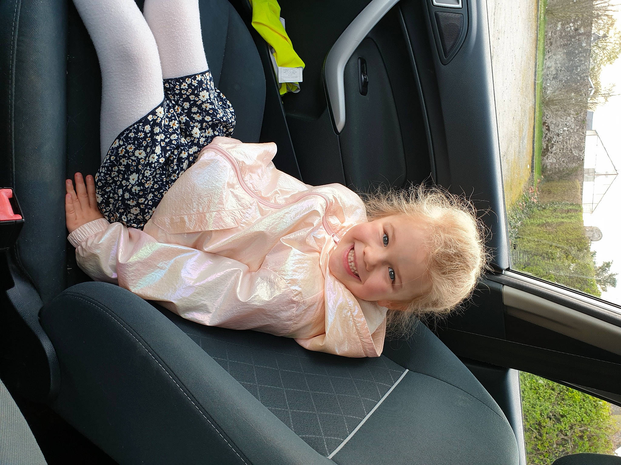 Clélia a rejoint le concours — aidez-le/la à gagner de superbes lots ! automotive_design, automotive_exterior, baby, comfort, couch, dress, finger, flash_photography, fun, hairstyle, hand, human_leg, joy, knee, leisure, motor_vehicle, person, thigh, toddler, tree