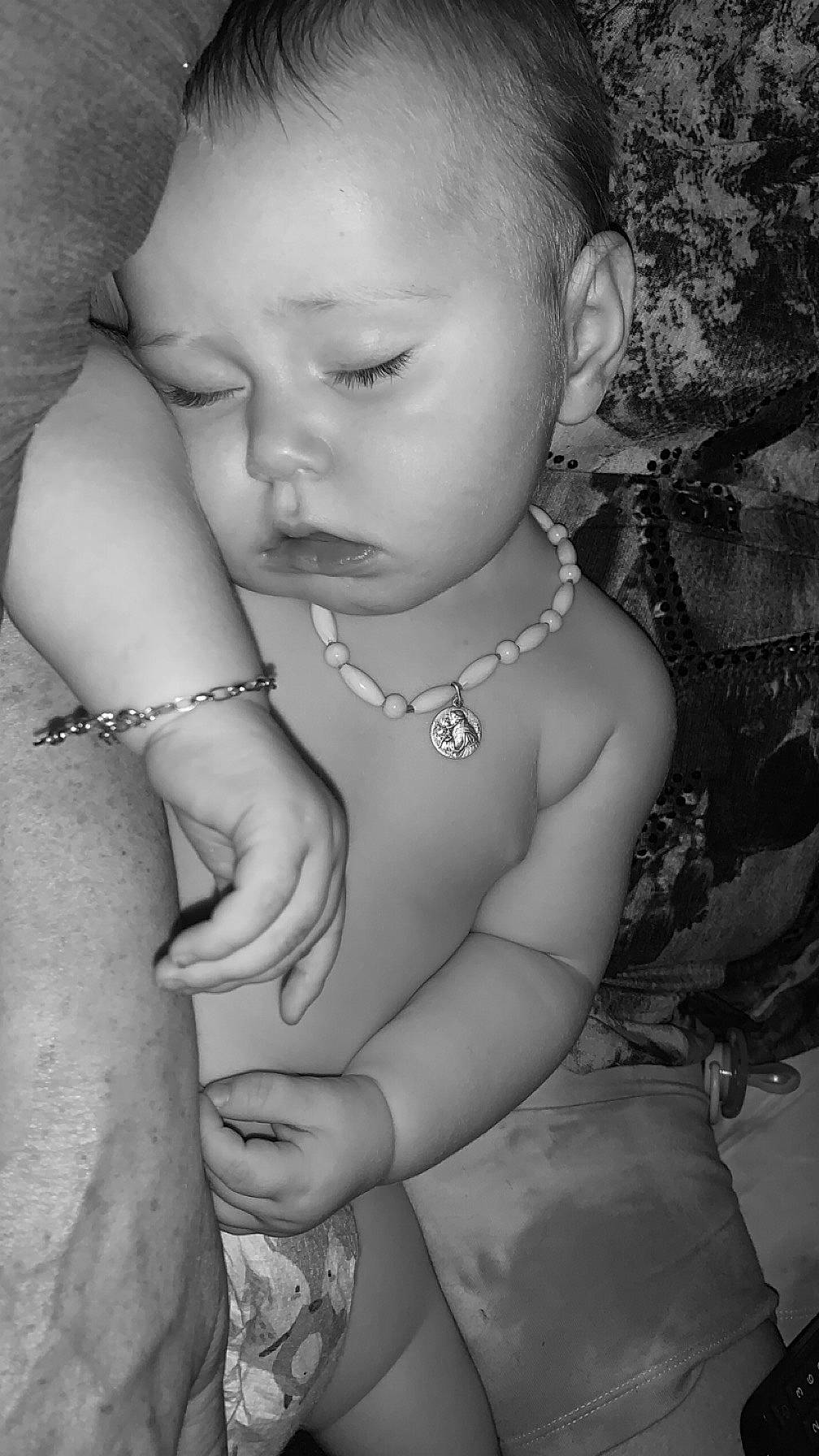 Shanna participe au concours pour gagner de l'argent avec cette photo : black, black_and_white, cheek, eyebrow, facial_expression, finger, flash_photography, gesture, hairstyle, hand, happy, iris, lip, mouth, neck, nose, person, skin, stomach, style