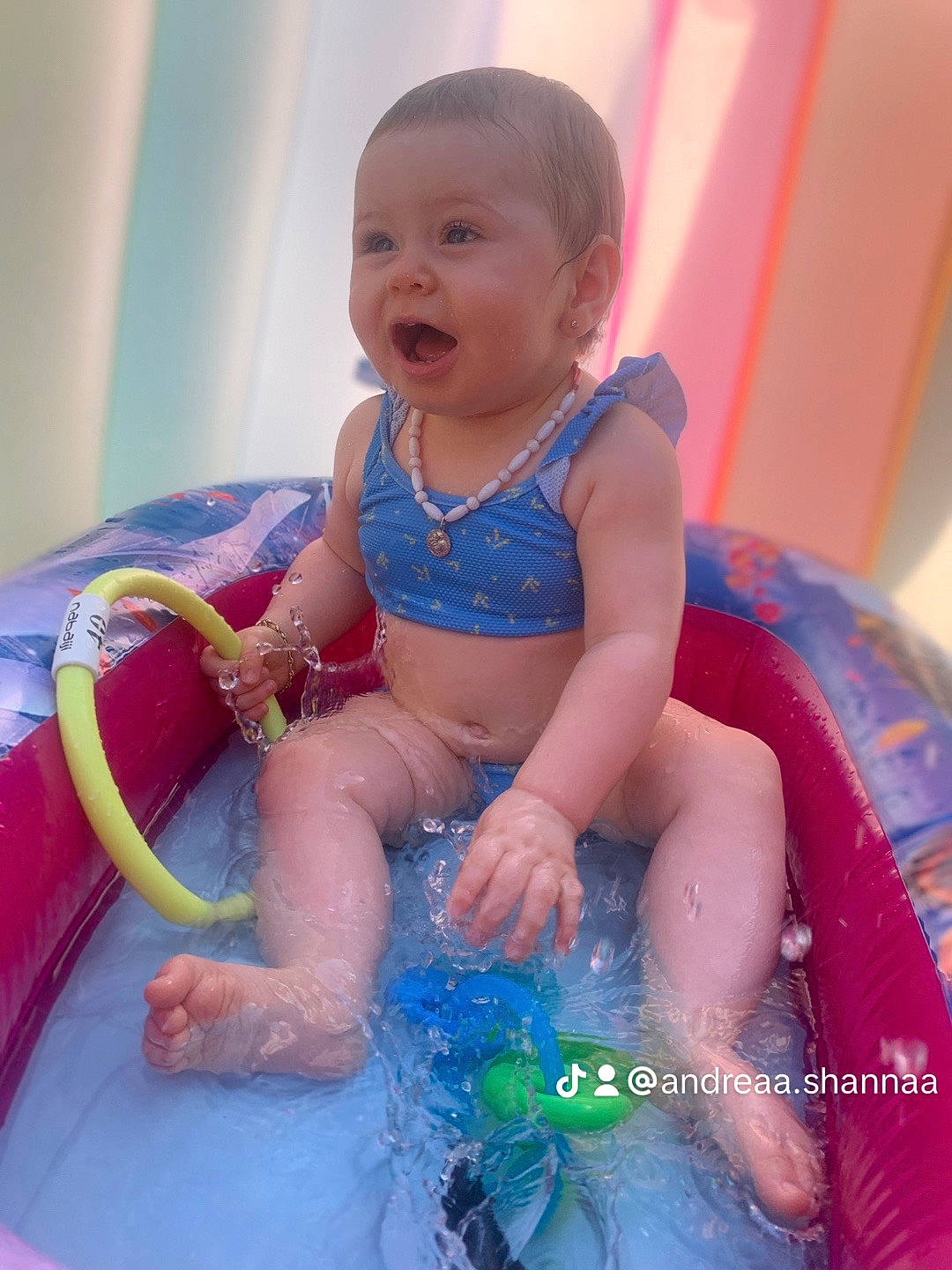 Shanna a rejoint le concours — aidez-le/la à gagner de superbes lots ! baby, baby_toddler_clothing, cheek, child, electric_blue, fun, happy, head, human_body, human_leg, leisure, magenta, person, pink, play, purple, room, sitting, smile, thigh