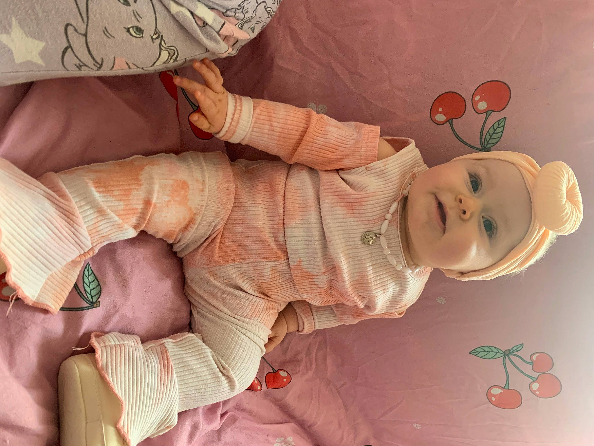 Shanna participe au concours pour gagner de l'argent avec cette photo : arm, baby, baby_toddler_clothing, cheek, child, comfort, facial_expression, finger, hand, hat, head, human_body, peach, person, pink, skin, sleeve, smile, textile, thumb