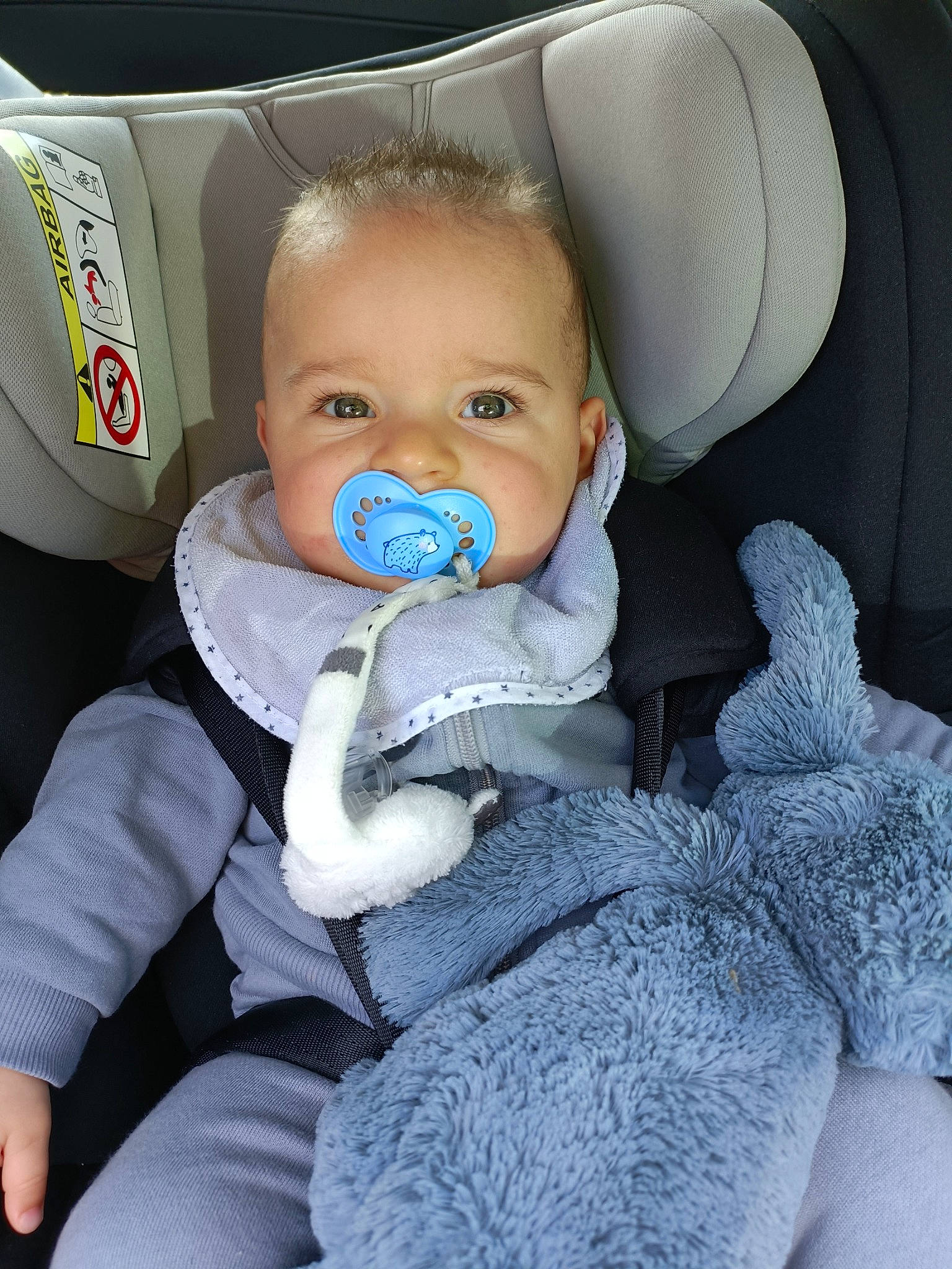 Louca participe au concours pour gagner de l'argent avec cette photo : auto_part, automotive_design, baby, baby_carriage, baby_in_car_seat, baby_sleeping, baby_toddler_clothing, car_seat, car_seat_cover, cheek, child, comfort, finger, iris, mammal, motor_vehicle, person, product, skin, toddler