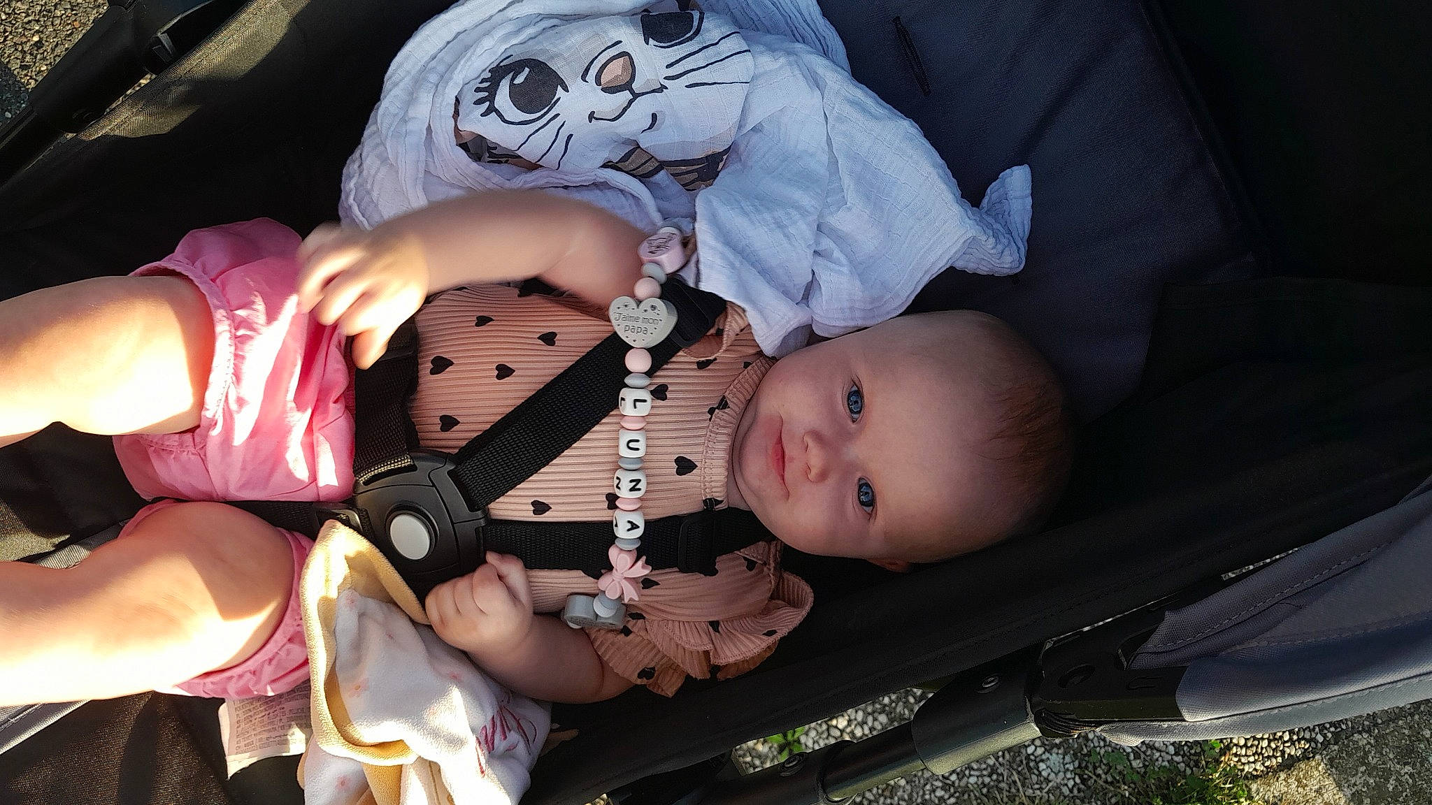 Luna participe au concours pour gagner de l'argent avec cette photo : baby, baby_products, baby_toddler_clothing, child, comfort, fun, hat, human_body, lap, nail, pattern, person, sitting, sleeve, toddler