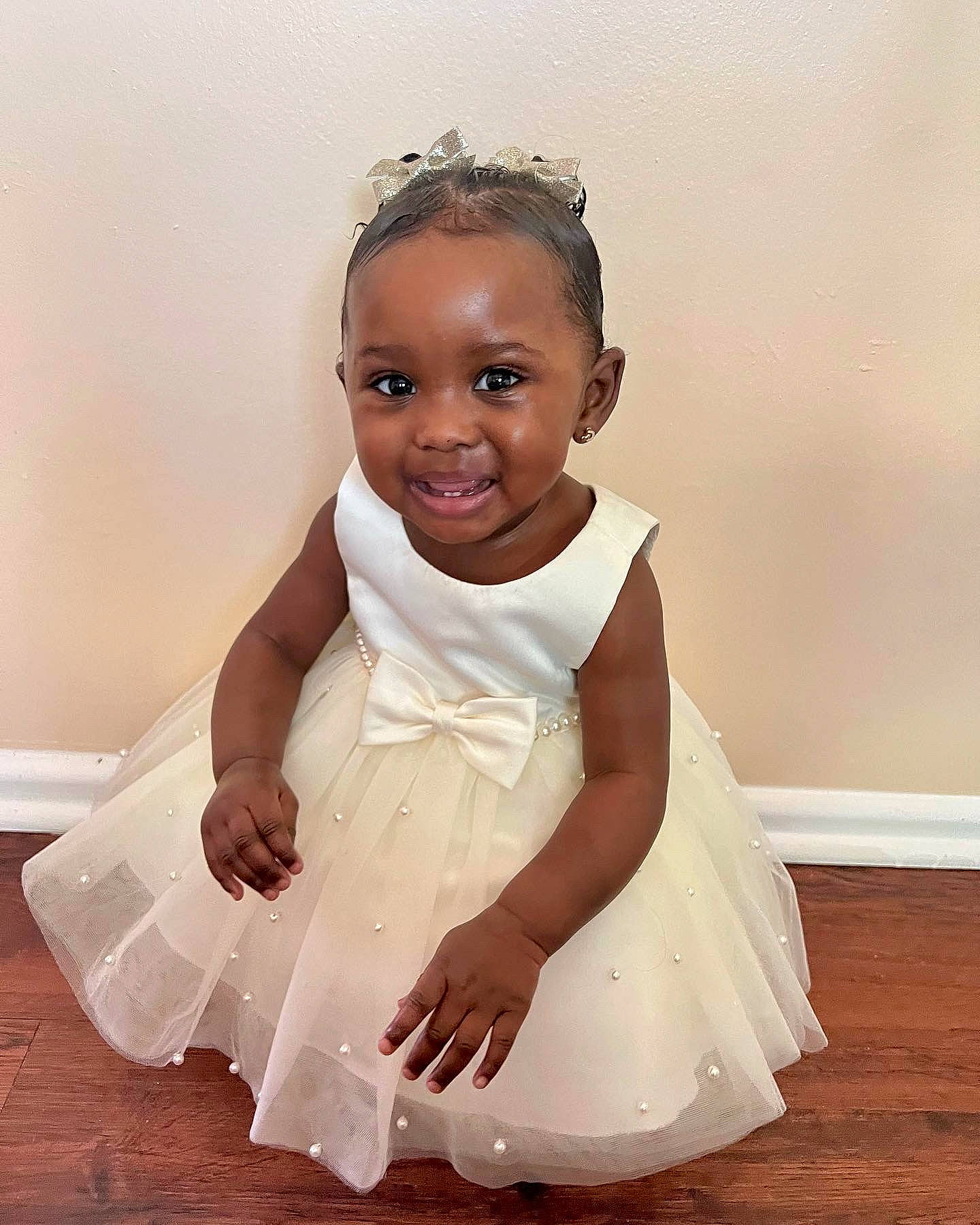 Nyélah is registered to the contest to win money with this photo: baby_toddler_clothing, bridal_accessory, day_dress, dress, embellishment, fashion_design, finger, flash_photography, flooring, formal_wear, gesture, hair_accessory, happy, joy, one_piece_garment, person, ruffle, sleeve, smile, toddler