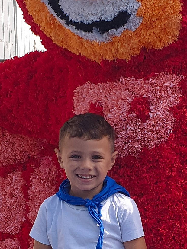 Kaïss a rejoint le concours — aidez-le/la à gagner de superbes lots ! blue, child, fun, happy, joy, person, red, smile, toddler