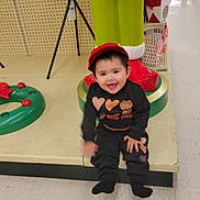 Carolina is registered to the contest to win money with this photo: baby, baseballcap, cap, clothing, coat, face, footwear, hat, head, hosiery, indoors, interiordesign, jacket, lighting, pants, person, photography, portrait, shoe, sock