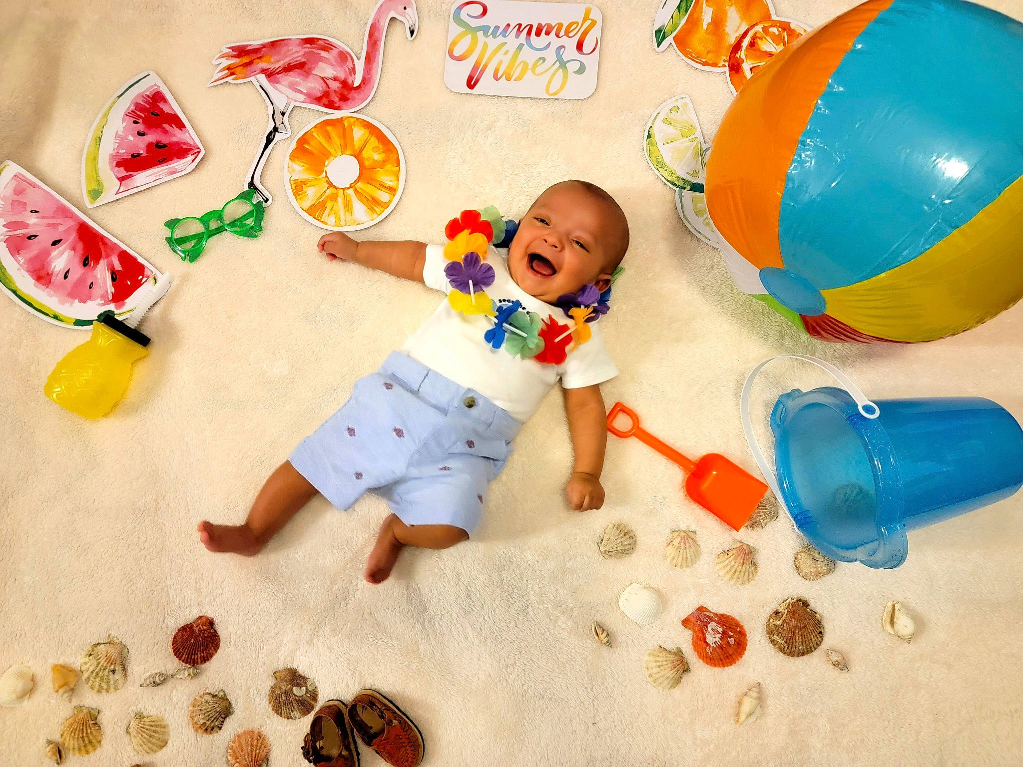 Gustavo is registered to the contest to win money with this photo: art, baby, baby_playing_with_toys, baby_products, baby_toddler_clothing, baby_toys, balloon, child, circle, flooring, fun, happy, leisure, party_supply, person, plastic, play, room, smile, toddler