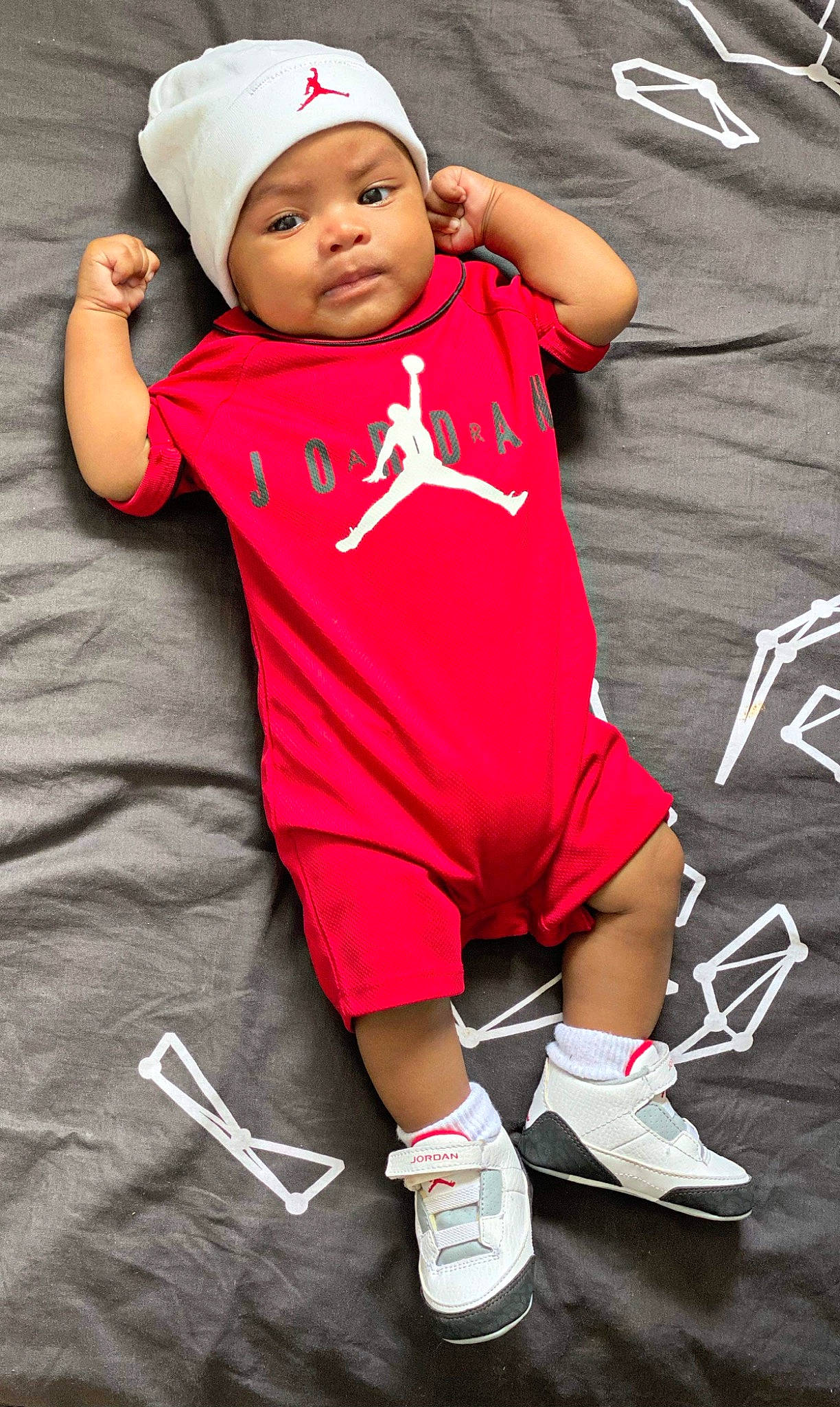 Keny participe au concours pour gagner de l'argent avec cette photo : child, dance, headwear, person, pink, red, sleeve, smile, t_shirt, toddler