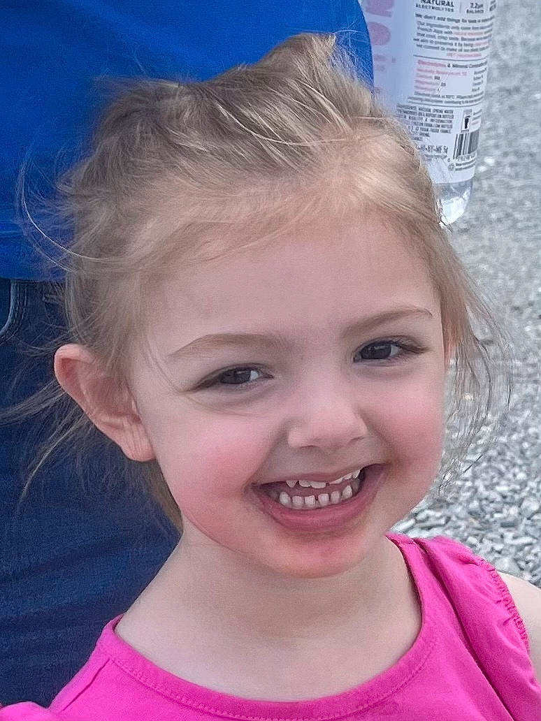 Colette is registered to the contest to win money with this photo: blue, cheek, chin, ear, eyebrow, eyelash, hairstyle, happy, head, iris, jaw, joy, leisure, lip, neck, nose, organ, person, photograph, skin