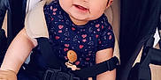 Joury a rejoint le concours — aidez-le/la à gagner de superbes lots ! accessory, baby, baby_girl, blue_clothing, bracelet, child, cute, glasses, happy, heart_pattern, indoor, infant, person, pink_socks, playful, portrait, seatbelt, smiling, stroller, toy_clip