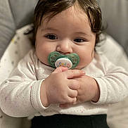 Joury participe au concours pour gagner de l'argent avec cette photo : baby, pacifier, child, infant, cute, hands, face, hair, clothing, sitting, indoors, closeup, expression, comfort, seat, portrait, soft, skin, young, adorable