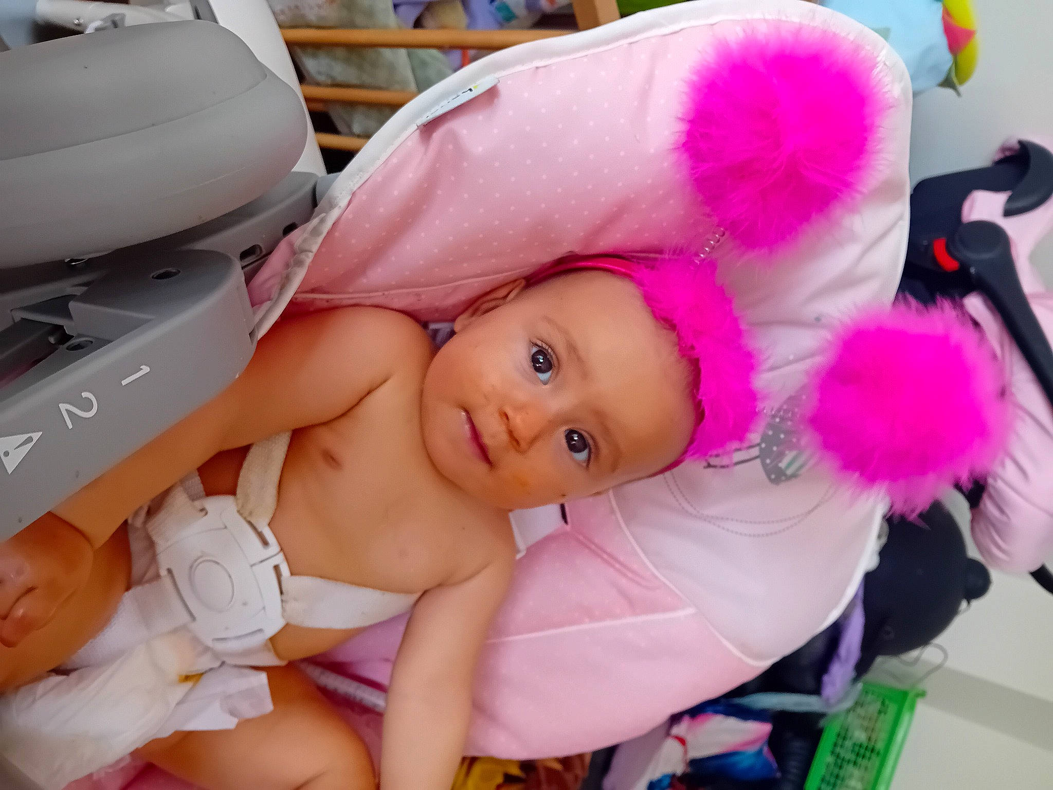 Kenza participe au concours pour gagner de l'argent avec cette photo : baby, baby_products, baby_toddler_clothing, cheek, child, comfort, fashion_accessory, fun, happy, magenta, person, pink, plush, purple, skin, smile, stuffed_toy, textile, toddler, toy