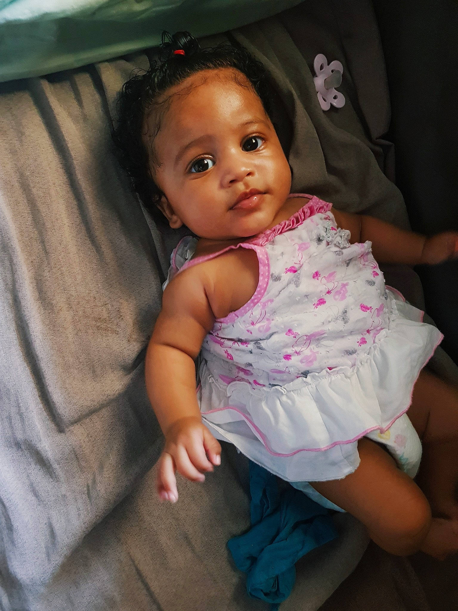 Kaïla participe au concours pour gagner de l'argent avec cette photo : baby, cheek, child, eye, face, fun, head, iris, lip, nose, person, pink, sitting, skin, smile, toddler