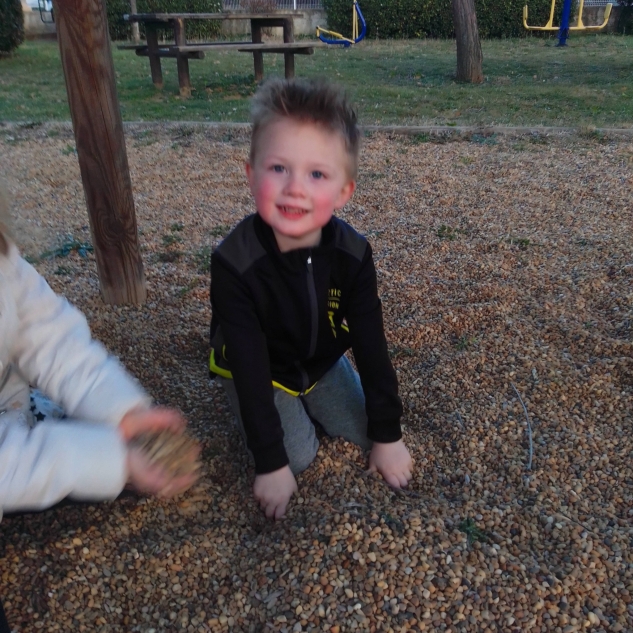 Adam participe au concours pour gagner de l'argent avec cette photo : baby, baby_toddler_clothing, botany, child, city, fun, gesture, grass, grass_family, happy, joy, lawn, people_in_nature, person, plant, road_surface, smile, soil, thumb, toddler