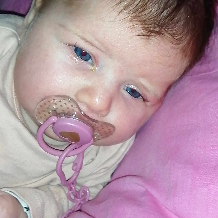 Lyah a rejoint le concours — aidez-le/la à gagner de superbes lots ! baby, cheek, child, chin, eye, face, forehead, head, lip, mouth, nose, person, pink, skin, smile, toddler