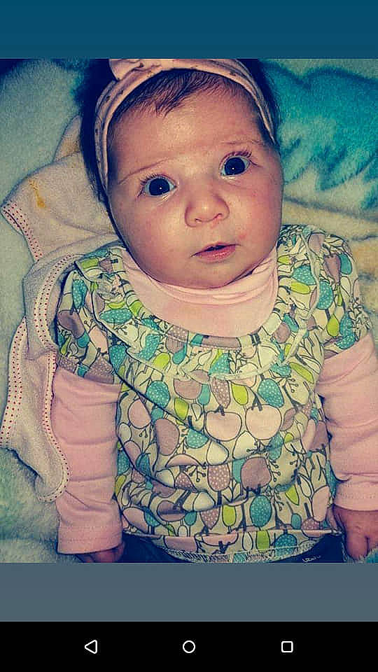 Lyah participe au concours pour gagner de l'argent avec cette photo : baby, baby_products, cheek, child, chin, cool, eye, face, facial_expression, forehead, fun, happy, head, iris, lip, nose, outerwear, person, skin, smile