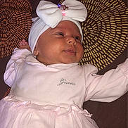 Jayna participe au concours pour gagner de l'argent avec cette photo : adorable, baby, bow, child, closeup, cute, dress, face, headband, indoors, infant, lying_down, newborn, patterned_blanket, peaceful, pink_clothing, portrait, sleepwear, small_hands, soft_fabric