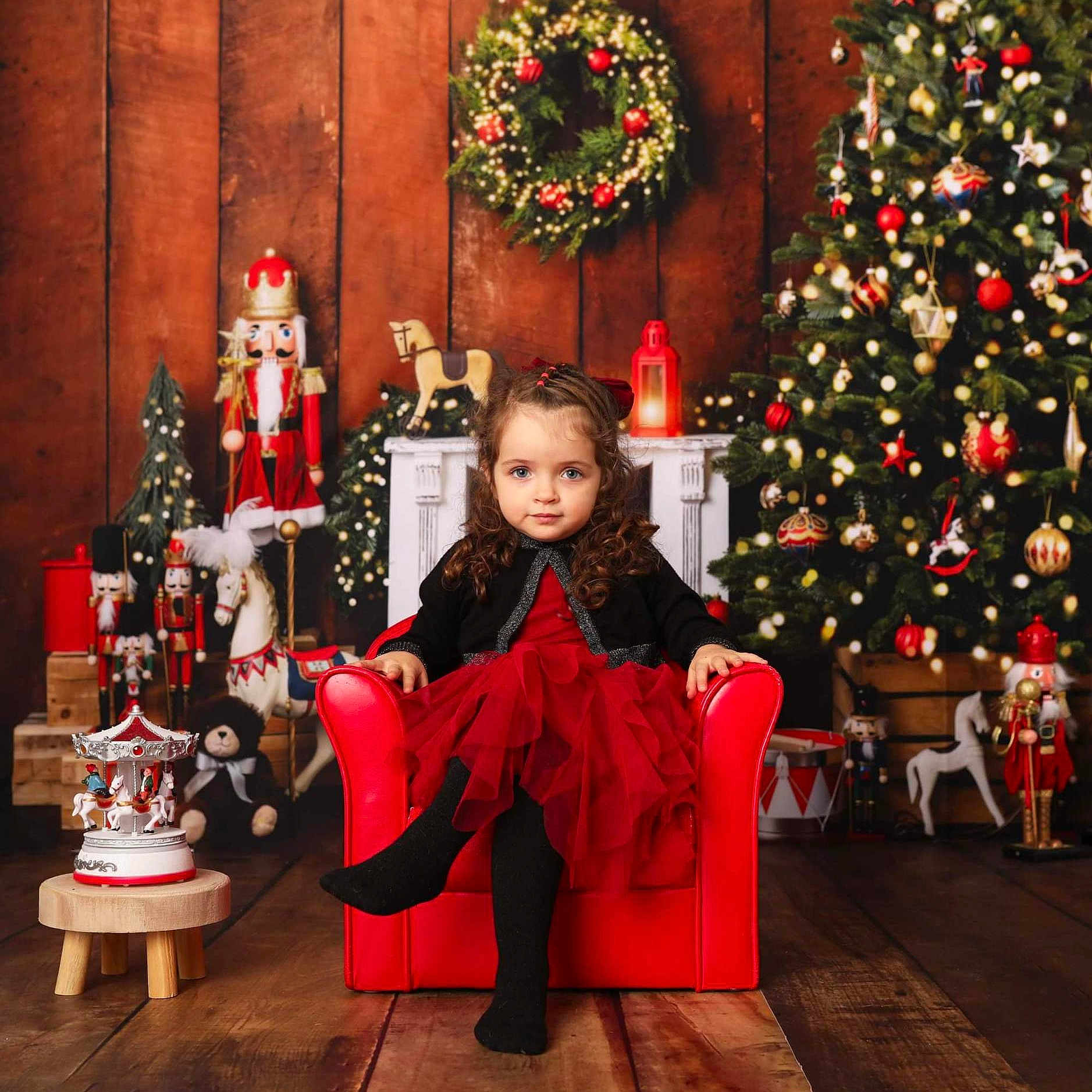 Lizéa participe au concours pour gagner de l'argent avec cette photo : adult, birthdaycake, bride, cake, child, christmas, christmasdecorations, christmastree, clothing, cream, dessert, female, festival, food, girl, hosiery, person, sock, wedding, woman
