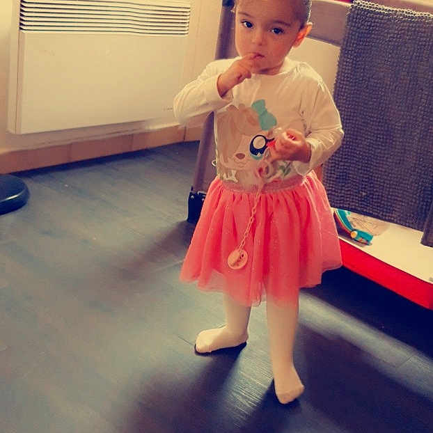 Kleïly a rejoint le concours — aidez-le/la à gagner de superbes lots ! ballet_tutu, child, clothing, costume, dress, floor, flooring, fun, girl, leg, person, pink, red, skin, standing, toddler