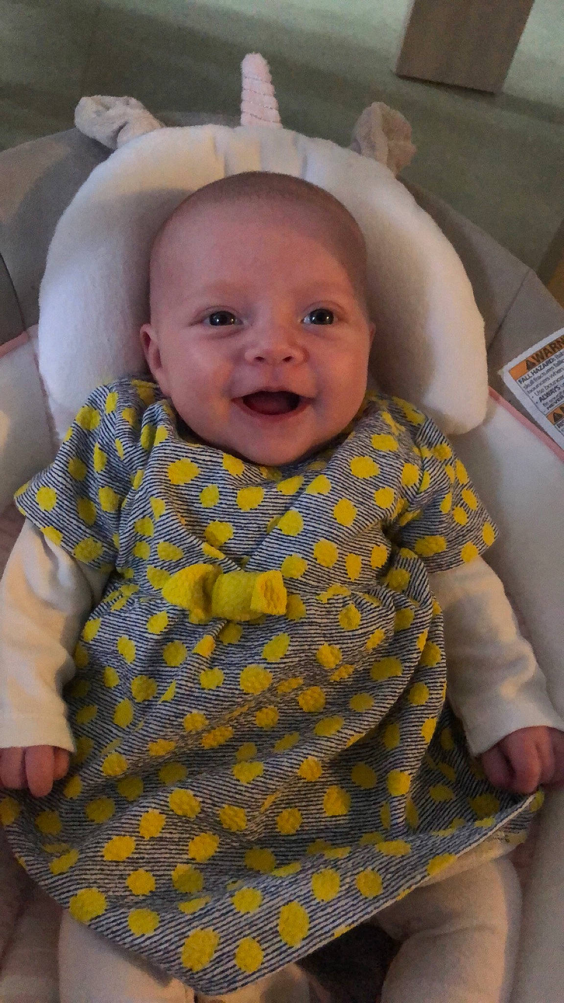 Lily participe au concours pour gagner de l'argent avec cette photo : baby, baby_toddler_clothing, cheek, chin, comfort, eye, facial_expression, head, iris, mouth, nose, organ, person, product, skin, sleeve, smile, standing, textile, toddler