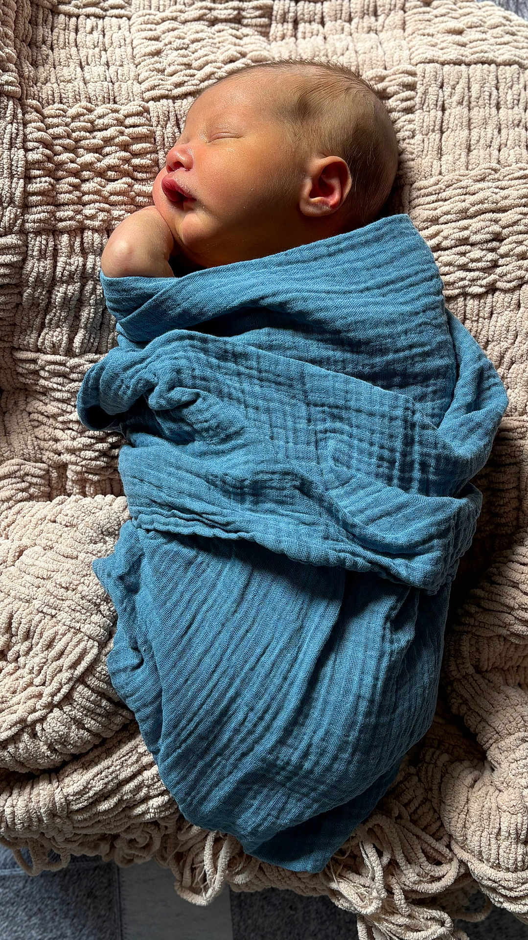 Slayder is registered to the contest to win money with this photo: baby, blanket, blue_blanket, child, closeup, cozy, cuteness, human, indoors, infant, natural_light, newborn, peaceful, portrait, resting, sleeping, soft, texture, toddler, wrapped