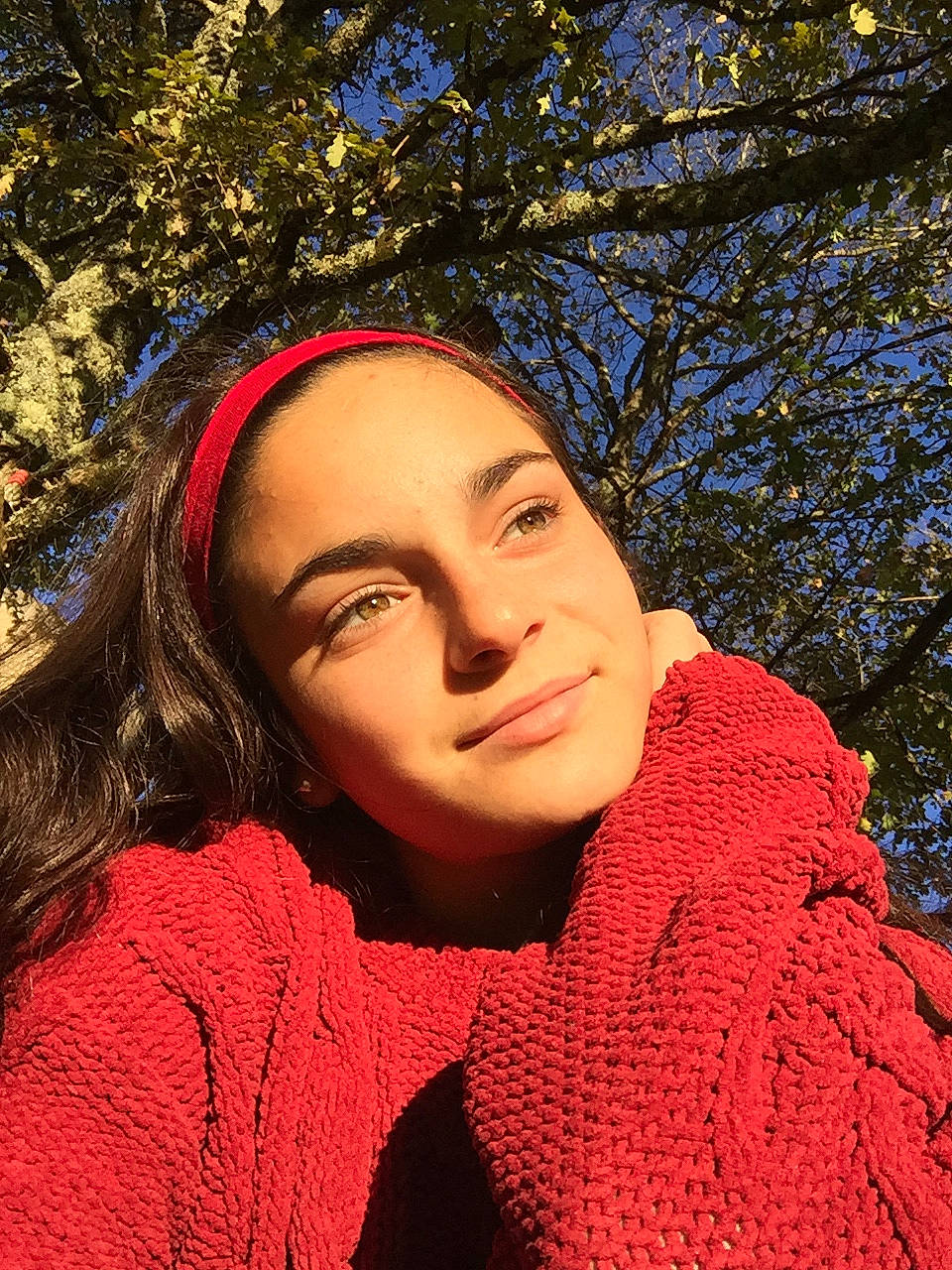 Cirsé a rejoint le concours — aidez-le/la à gagner de superbes lots ! beauty, craft, creative_arts, fur, joy, knitting, lip, person, portrait_photography, selfie, sweater, textile, thread, winter, wool, woolen, woven_fabric