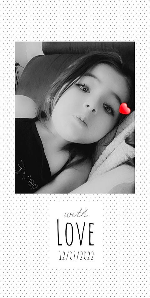 Gabrielle participe au concours pour gagner de l'argent avec cette photo : beauty, black_and_white, black_hair, chin, eye, eyebrow, eyelash, flash_photography, font, hair, happy, iris, jaw, lip, long_hair, mouth, nose, person, poster, publication