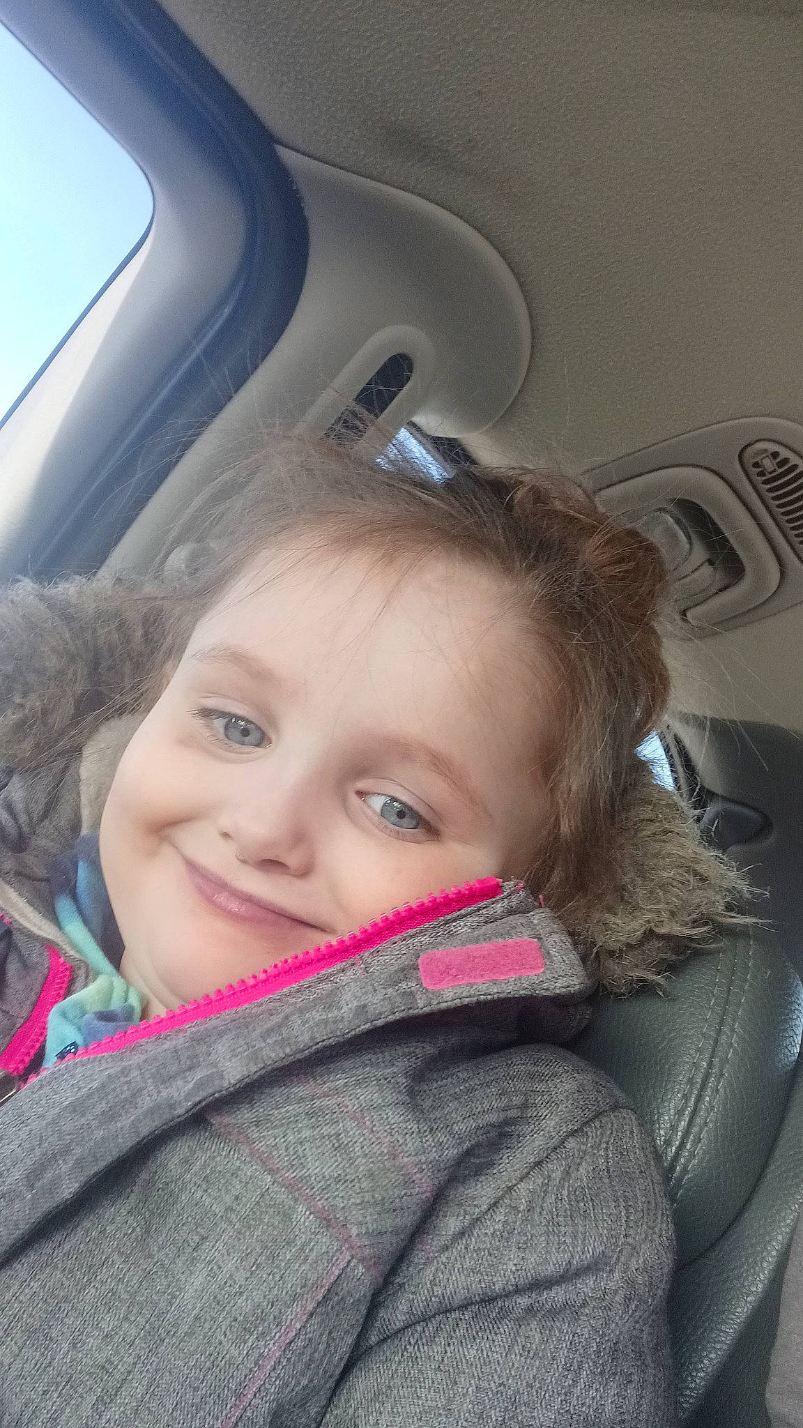 Kalista is registered to the contest to win money with this photo: auto_part, car_seat, cheek, child, comfort, electric_blue, eye, family_car, fun, happy, iris, jaw, joy, lip, nose, person, seat_belt, skin, sky, smile