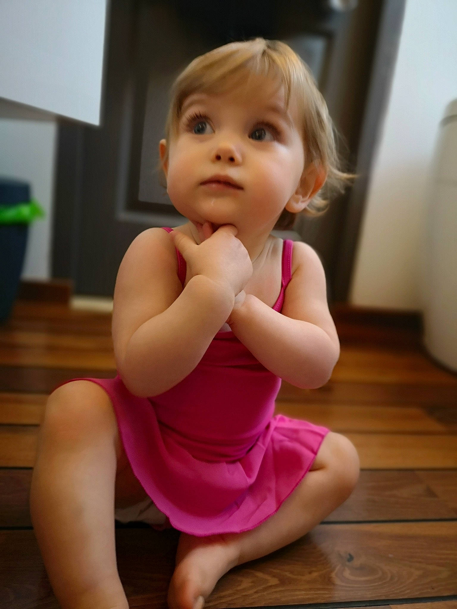 Iris participe au concours pour gagner de l'argent avec cette photo : baby_toddler_clothing, cheek, eye, face, floor, flooring, gesture, happy, human_body, iris, knee, leg, neck, person, pink, skin, sleeve, thigh, thumb, toddler