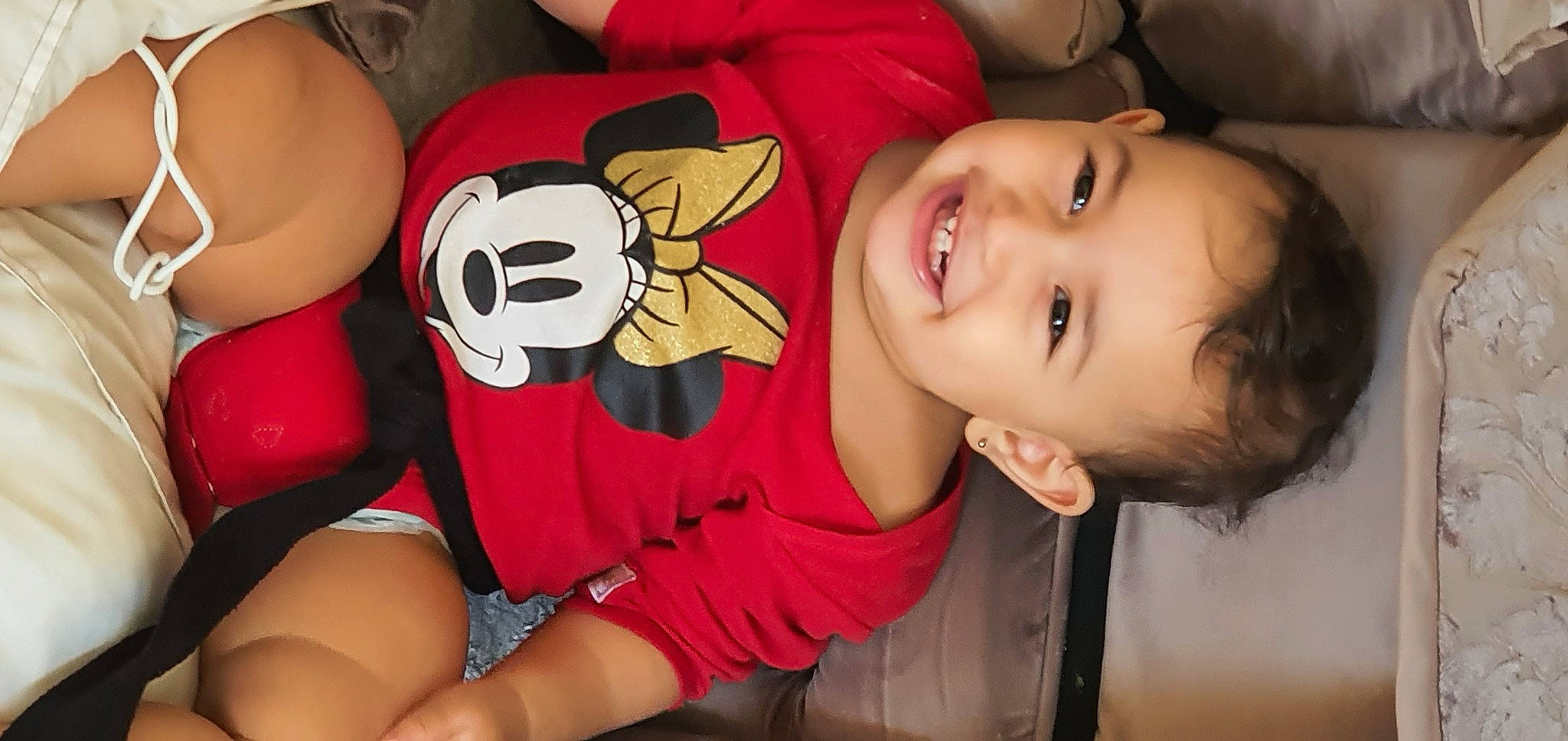 Celia a rejoint le concours — aidez-le/la à gagner de superbes lots ! arm, black_hair, cartoon, cheek, child, ear, finger, fun, head, joy, leg, mouth, neck, nose, person, thigh, toddler