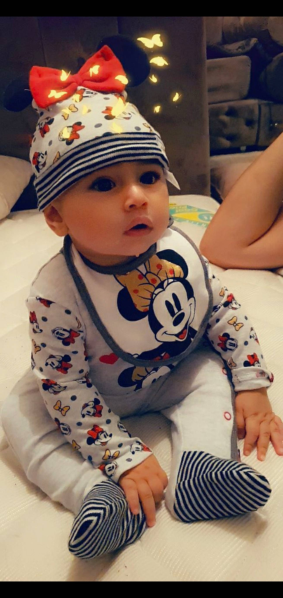 Celia participe au concours pour gagner de l'argent avec cette photo : baby, baby_toddler_clothing, baseball_cap, beanie, cap, cheek, child, headgear, headwear, knit_cap, outerwear, person, sleeve, surprise, toddler