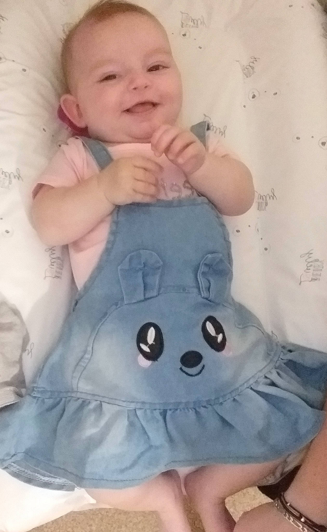 Maëlyne a rejoint le concours — aidez-le/la à gagner de superbes lots ! baby, baby_products, baby_toddler_clothing, blue, cheek, child, denim, nose, person, product, skin, stomach, textile, toddler