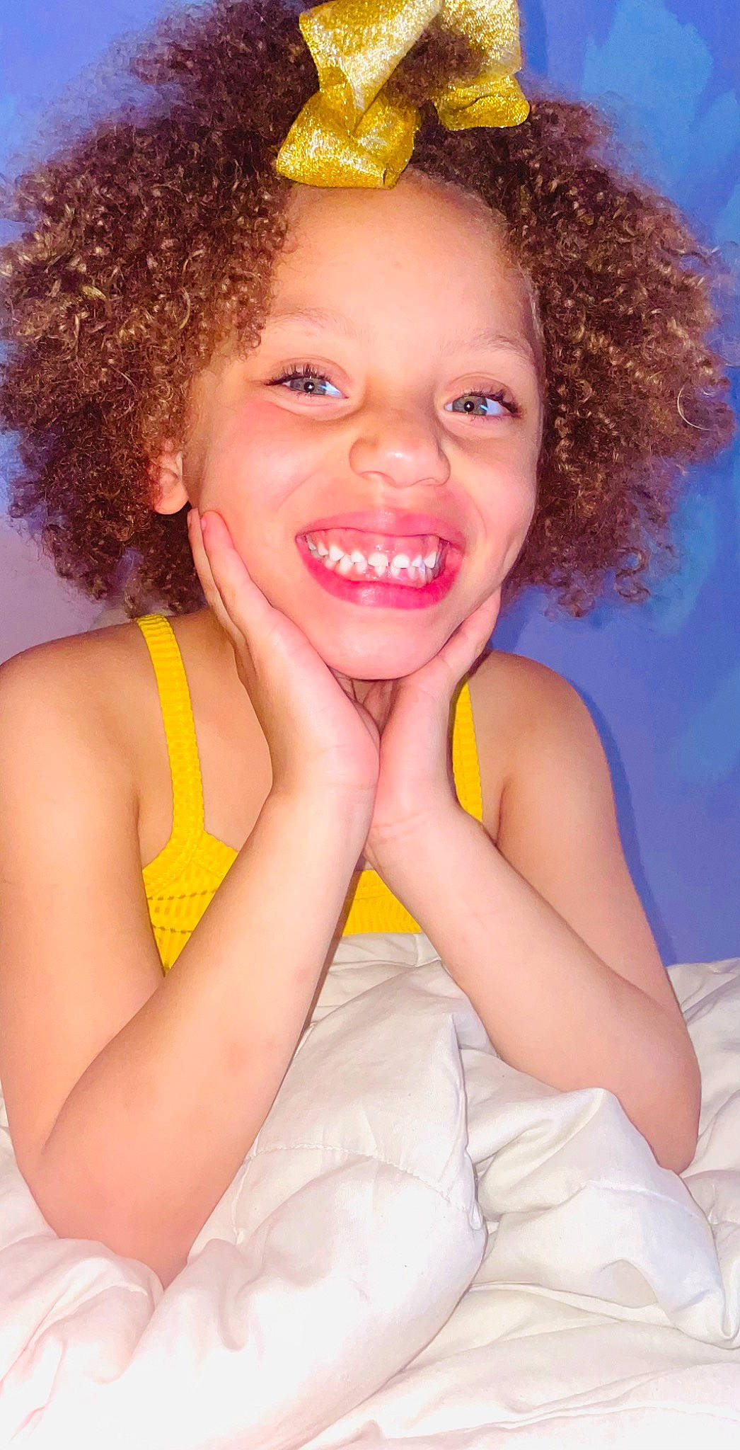 Paris is registered to the contest to win money with this photo: arm, chin, eyebrow, facial_expression, flash_photography, hair, hairstyle, happy, head, jheri_curl, joy, lip, muscle, neck, nose, orange, organ, person, skin, smile