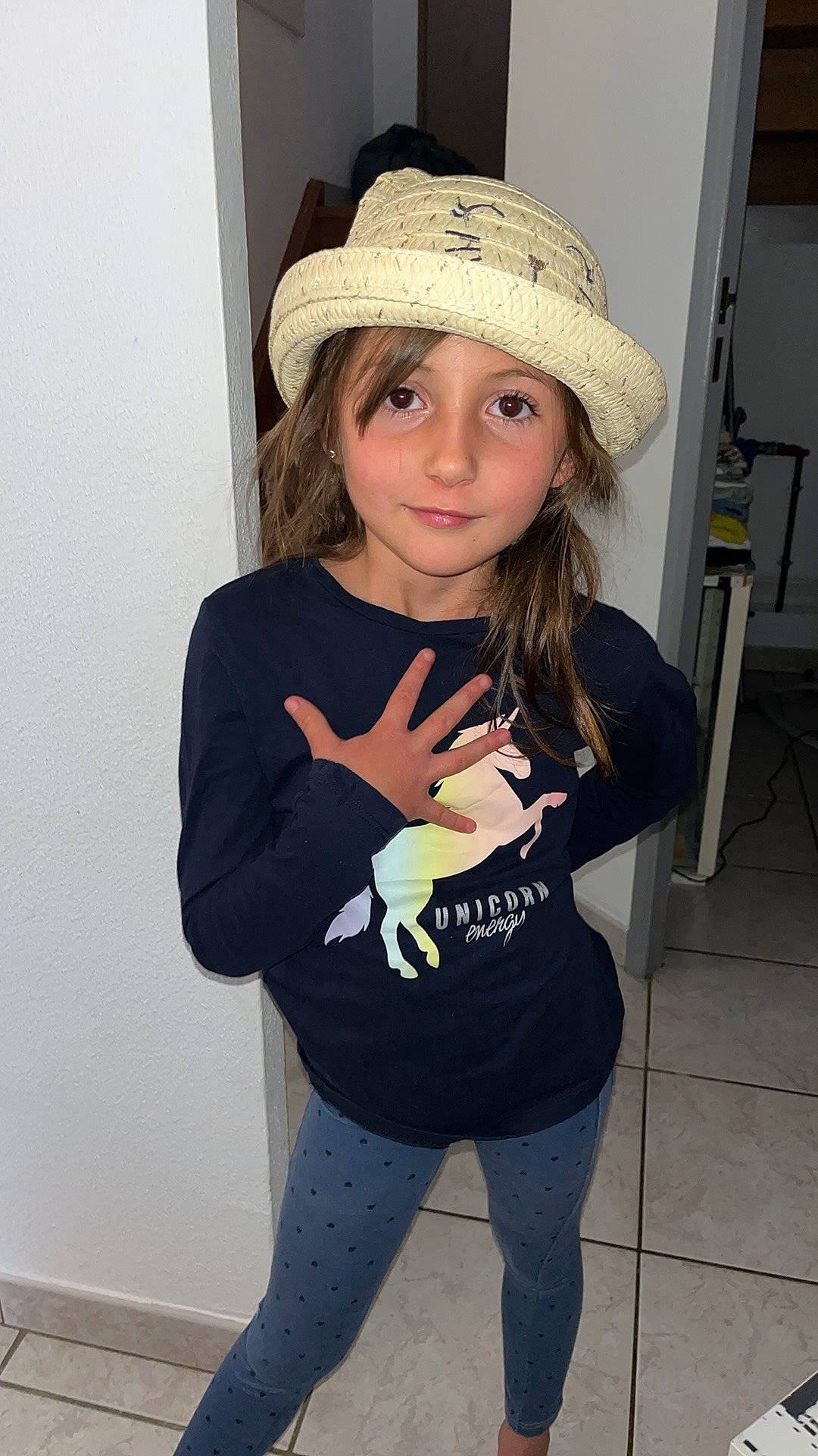 Katalya participe au concours pour gagner de l'argent avec cette photo : bangs, clothing, cool, hair, happy, hat, headwear, human_body, lip, long_hair, neck, person, shoulder, sleeve, smile, street_fashion, sun_hat, t_shirt, thigh, trunk