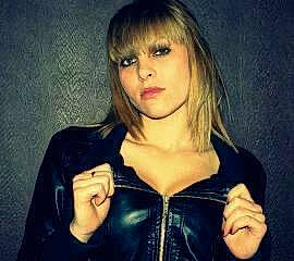 Katalya a rejoint le concours — aidez-le/la à gagner de superbes lots ! bangs, beauty, black_hair, blond, cool, darkness, denim, electric_blue, eyelash, fashion_accessory, flash_photography, jacket, layered_hair, leather_jacket, lip, long_hair, organ, person, sleeve, step_cutting