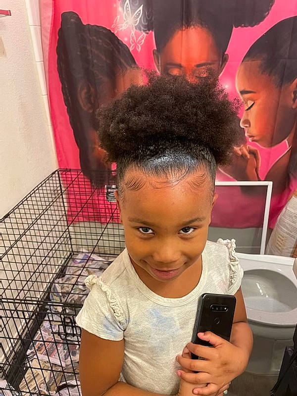 Paisley is registered to the contest to win money with this photo: barber, beauty, beauty_salon, black_hair, chin, cool, event, eyebrow, eyelash, fashion_design, fun, hair, happy, human, joy, makeover, mobile_phone, organ, person, product