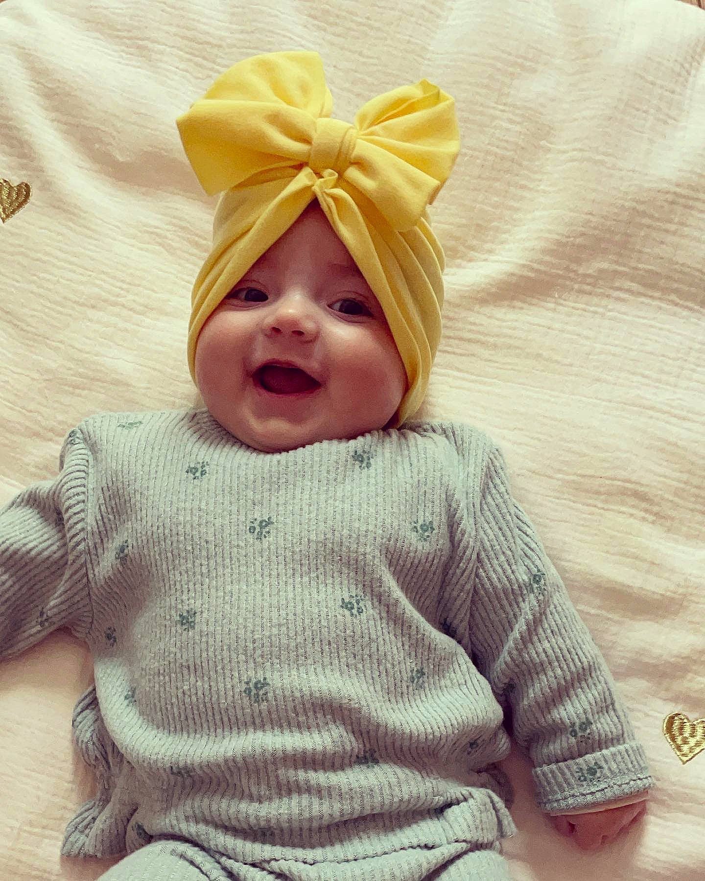 April a rejoint le concours — aidez-le/la à gagner de superbes lots ! baby, baby_toddler_clothing, beauty, child, clothing, comfort, cool, face, happy, headgear, headwear, mammal, outerwear, person, product, skin, sleeve, smile, textile, thumb
